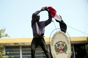 Haiti:  Recherche des individus qui ont profané le drapeau du Consulat dominicain