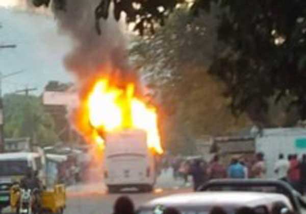 Haiti: Un autobus Capital Coach Line incendié à Petit Goâve