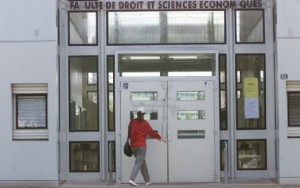 Monde: Une étudiante haïtienne en situation irrégulière et menacée d’expulsion en France