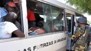 Monde: Rapatriement de migrants haïtiens à la frontière de Carisal/Elias Piña
