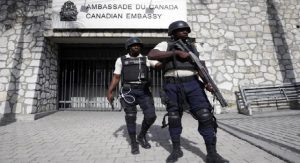 Haiti: Un employé de l’ambassade interdit au Canada après sa collaboration à une enquête