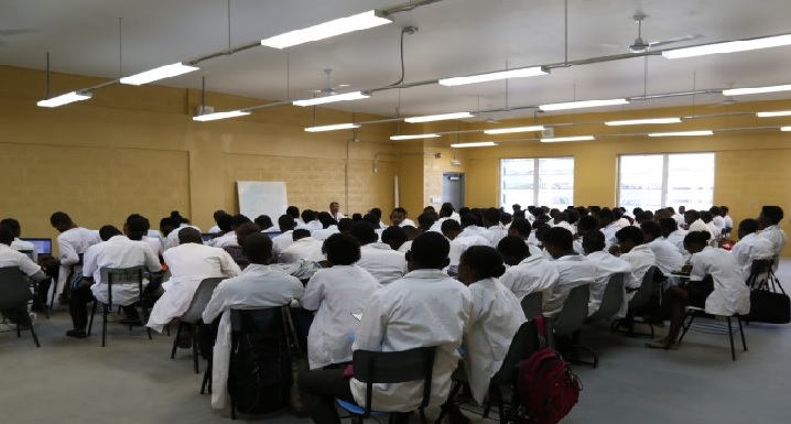Haïti: 1000 jeunes entreront à l’Université grâce au support du Fonds National de l’Éducation (FNE)