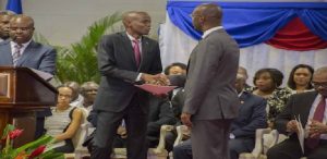 Haiti: Les fonctionnaires de l’État devront aller chercher leur chèque de paye en personne
