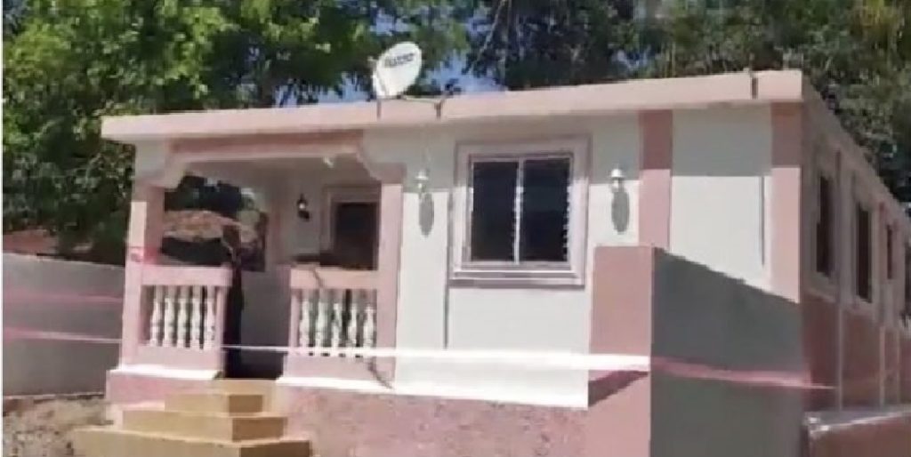 Haiti: Remise des clés d’une nouvelle maison à la famille de la joueuse, Nérilia Mondesir