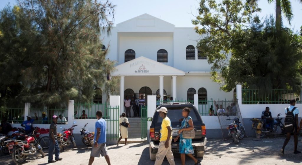 Haiti: Le Juge Jean Baptiste Louis Jean suspendu  après la libération d’un Pasteur coupable de viol