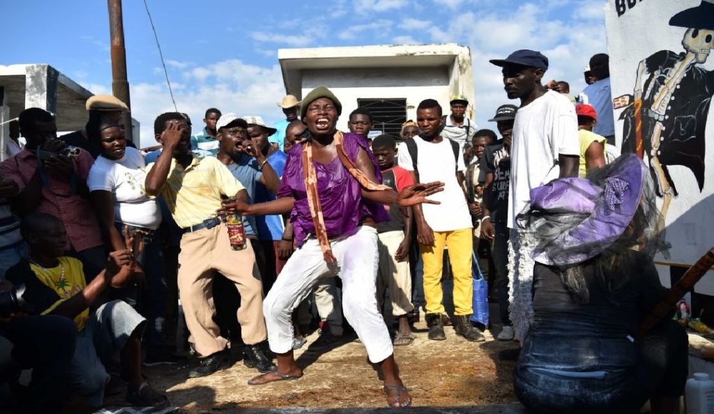 Haiti: Cimetière de Port-au-Prince, lieu d’une intense activité commerciale