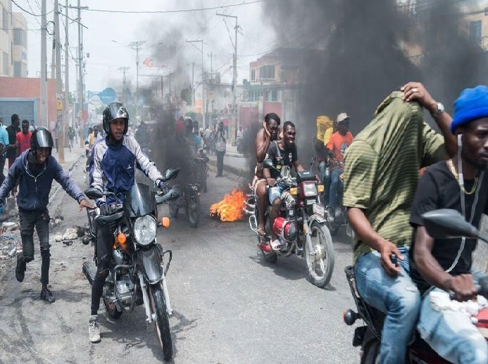 Haïti: Nouvelle manifestation de policiers et de sympathisants, cagoulés et armés