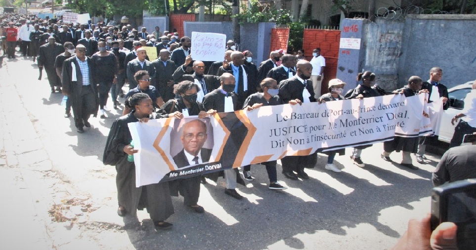 Haiti: Les avocats dans les rues pour réclamer justice pour Me Monferrier Dorval