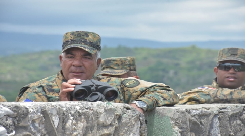 Monde: Déploiement de 10,000 militaires dominicains à la frontière et les régions avoisinantes