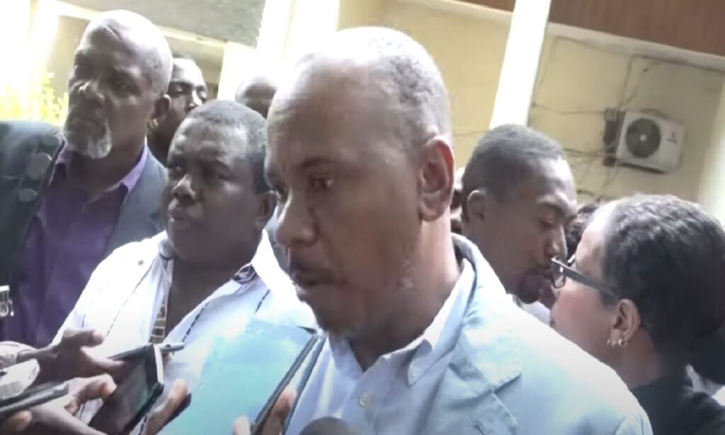 Haïti: L’opposition dépose une plainte formelle contre le nouveau  DG de la PNH Léon Charles