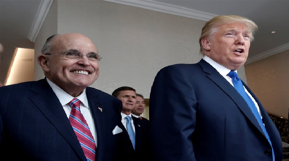 Monde: Rudy Giuliani, avocat personnel de Donald Trump, positif à la covid-19 et hospitalisé