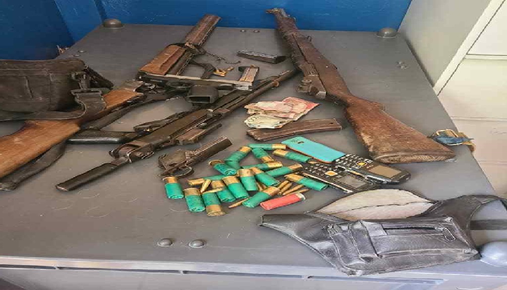 Haïti: Fusils, pistolets, munitions et tétéphones portables saisis lors d’une opération policière