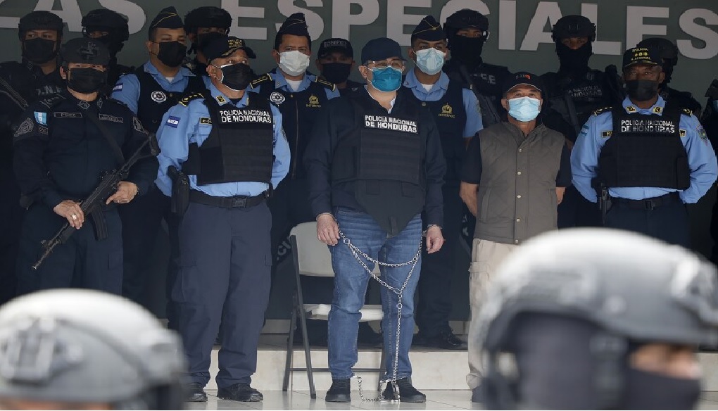 Monde: Accusé de trafic de drogue,  l’ex-président du Honduras Juan Orlando Hernandez arrêté