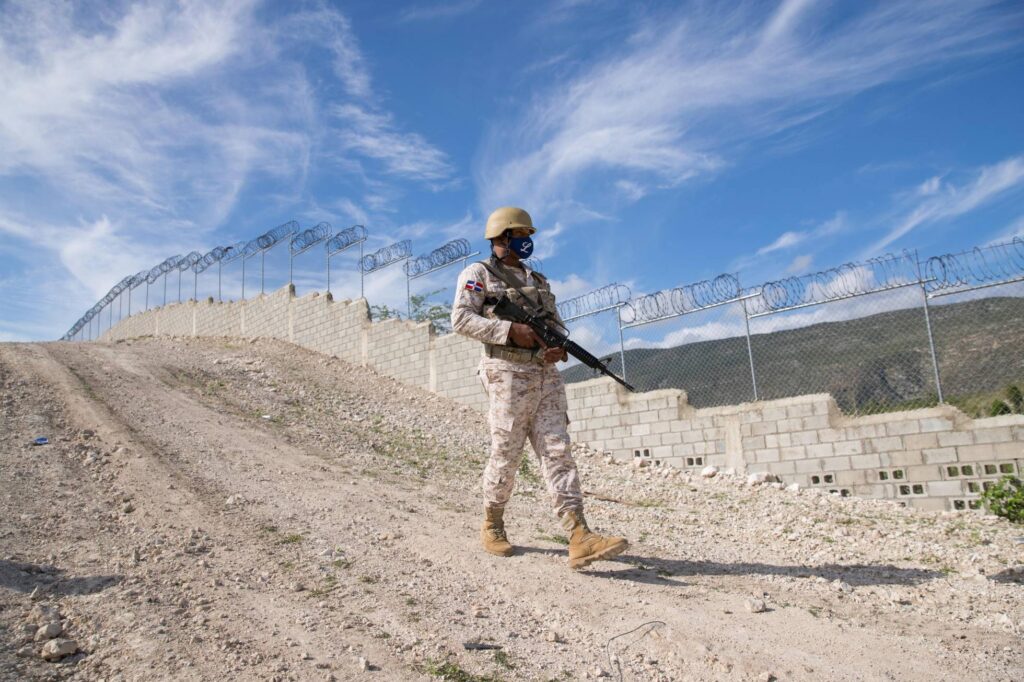 Monde: La RD annonce la construction d’une clôture électrifiée tout le long de sa frontière