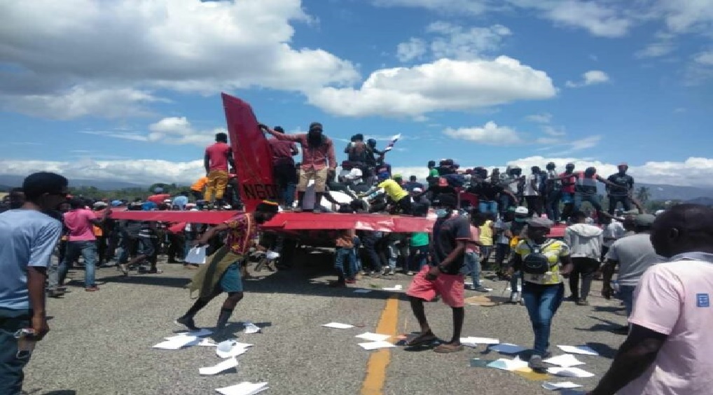 Haïti: Plusieurs personnes blessées par balles, un avion incendié, lors d’une manifestation contre la criminalité